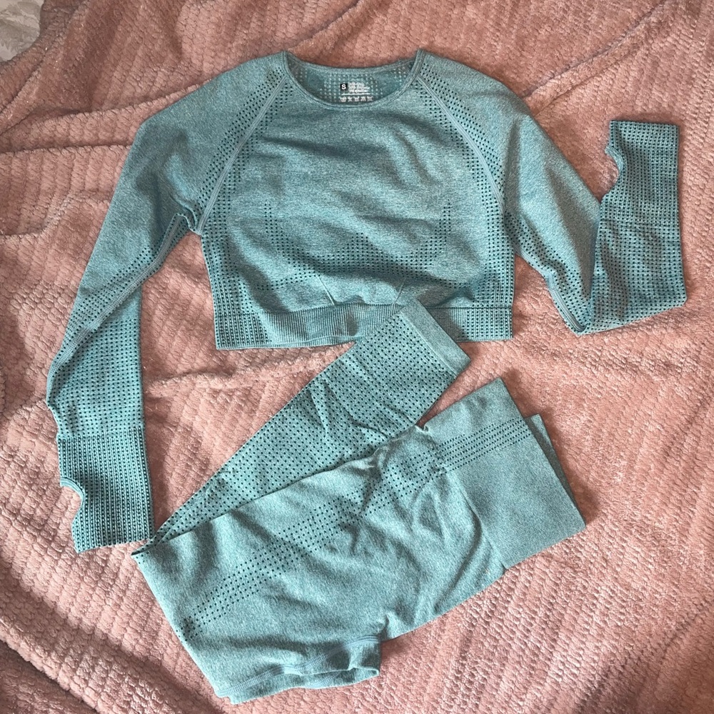 Workout set long sleeve and leggings